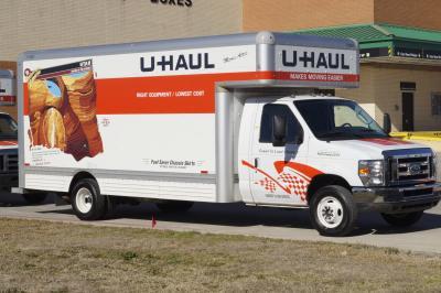 Our 20ft moving trucks are ideal for 2 - 3 bedroom moves and are equipped with new larger-capacity van-like cab. The 20ft rental trucks are becoming increasingly popular with expanding families and one way long-distance moves. Search below for one way truck rentals available in your area. The 20ft moving truck rental is perfect for: 3 bedroom households Growing families Long distance moves 