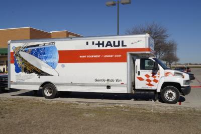 Bigger families moving both in-town and one-way generally choose 26ft moving truck rentals as they are perfect for 4+ bedroom moves. You can rent the Super Mover® moving truck with your valid driver’s license, no CDL required.* The 26ft moving truck rental is perfect for: 4+ bedroom houses Long-distance one way moves In-Town moves (move in one trip) 