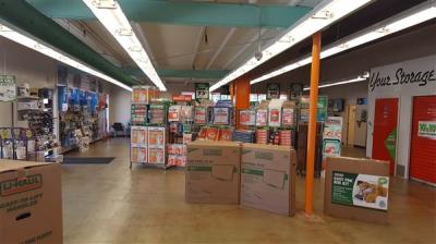 U-Haul has high quality supplies at low prices to help get you and your possessions where you need to be. Come visit us today to find everything you need for moving and storing or buy online and pick up in store!
